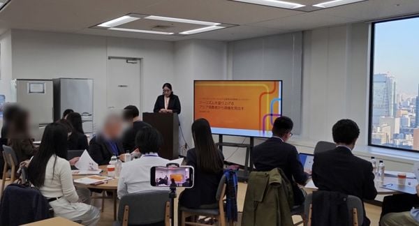Sachi presenting in travel seminar